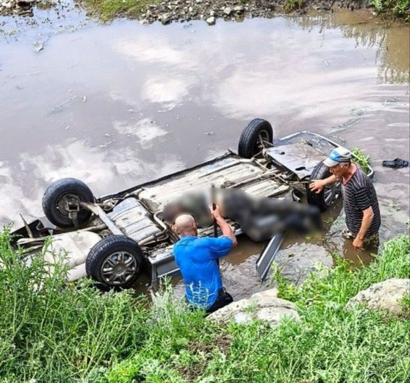 В Башкирии двое мужчин погибли, вылетев на машине с моста 