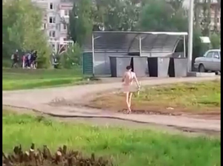 «И до нас добрались»: Еще в одном городе Башкирии на улице прогуливался голый мужчина