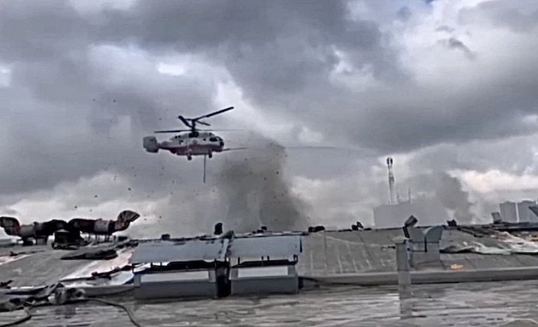 Для тушения пожара в ТЦ в Уфе привлекли вертолет