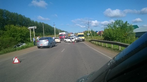 ДТП под Уфой: легковушка встала посередине дороги