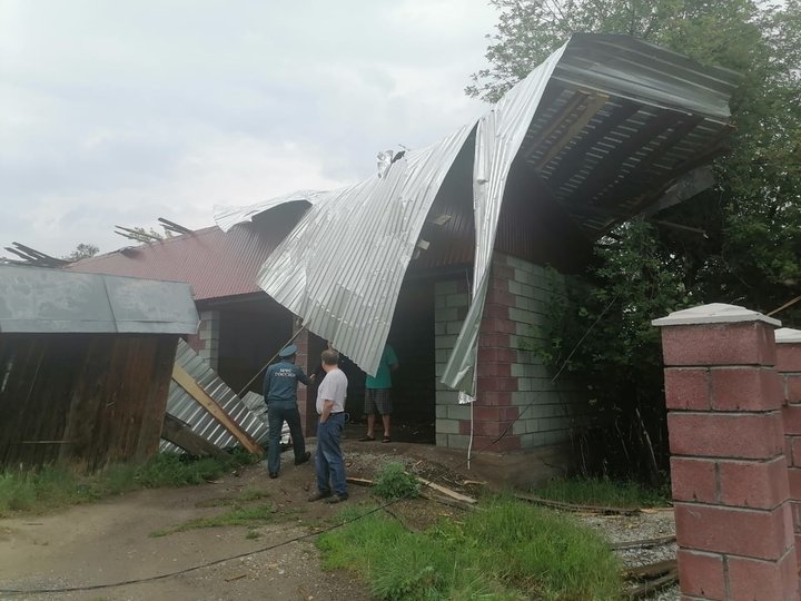 В Башкирии ветер повредил кровли школы и жилых домов