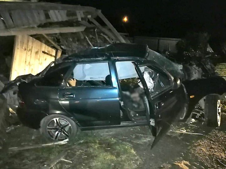 В Башкирии скончался водитель Priora, влетевший в гараж
