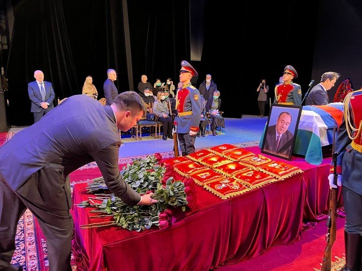 Мэр Уфы призвал одеваться теплее, отправляясь на похороны Муртазы Рахимова