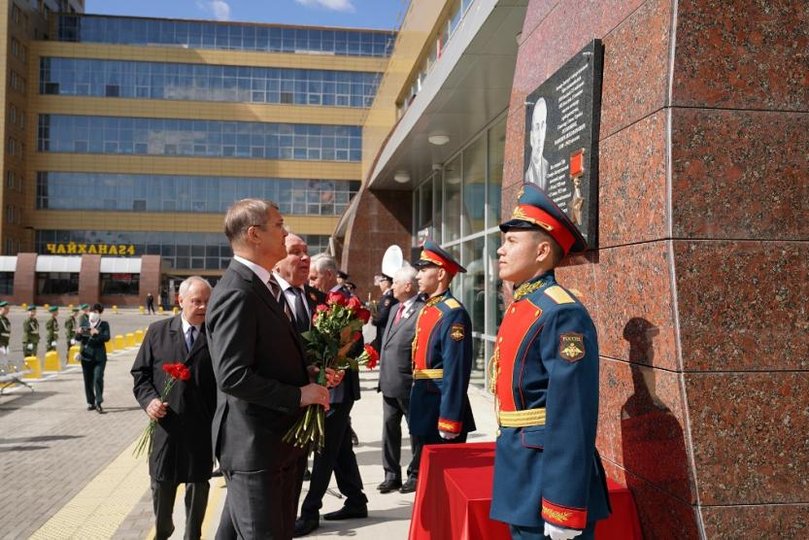 В Уфе открыли мемориальную доску военному разведчику Льву Маневичу