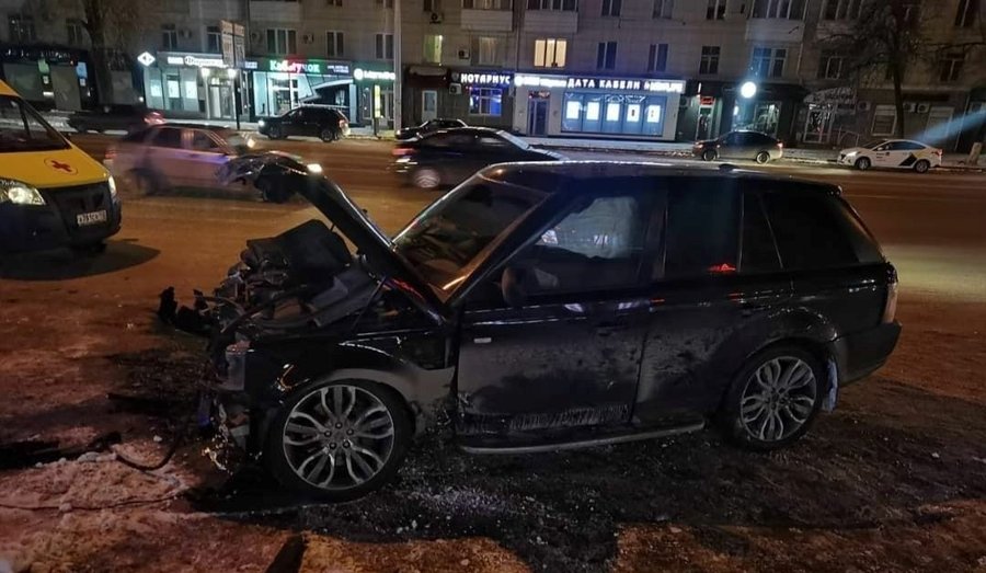 Три человека пострадали в ночном ДТП на проспекте Октября в Уфе 