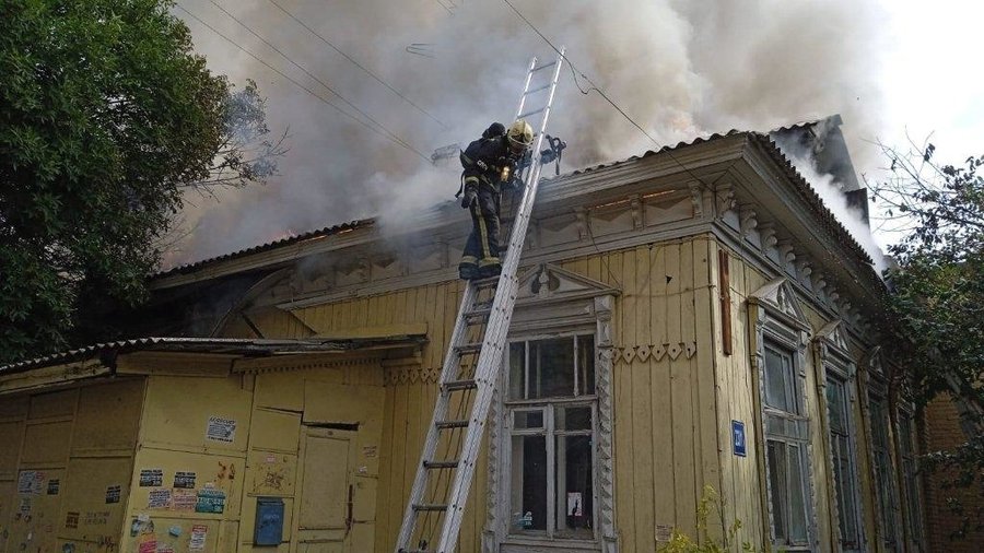 Мир уфа горит. Пожар в Уфе. Пожар в Уфе сейчас. Пожар в Уфе сегодня в Кировском районе. Пожар в 40 саду Уфа декабрь 2022 года-.