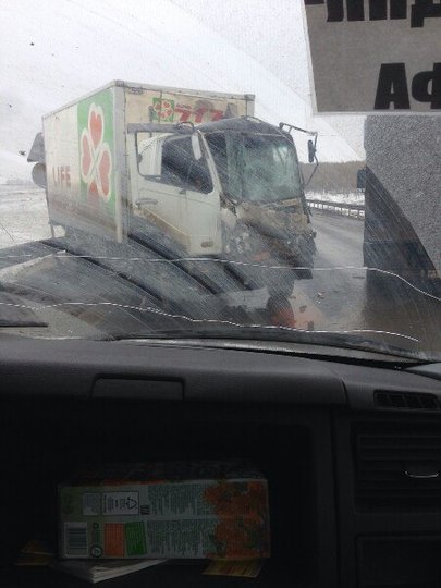 На трассе М-5 в Башкирии столкнулись два грузовика