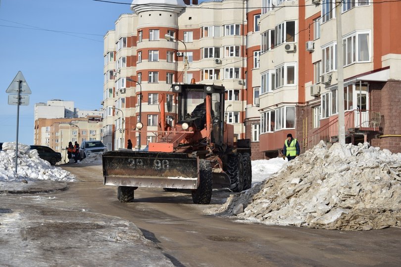 Власти Уфы рассказали, что мешает коммунальщикам быстро очищать улицы от снега
