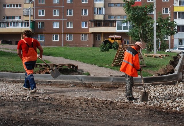 В Уфе продолжают облагораживать дворы