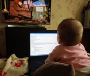 Чрезмерный просмотр телевизора в детстве может привести к ряду зависимостей во взрослом возрасте