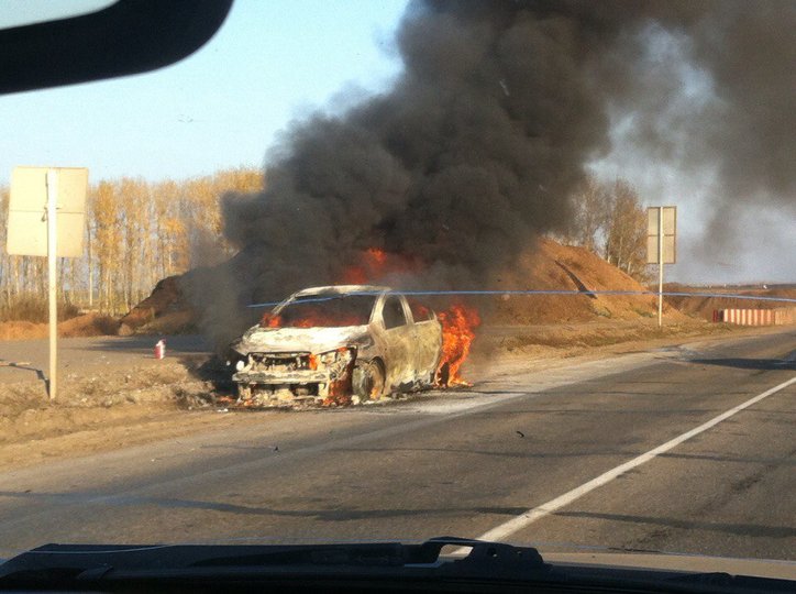 Сгоревшая под Уфой иномарка образовала затор на М-7