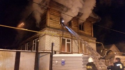 В Уфе в ночном пожаре чуть не погибла семья с двумя детьми