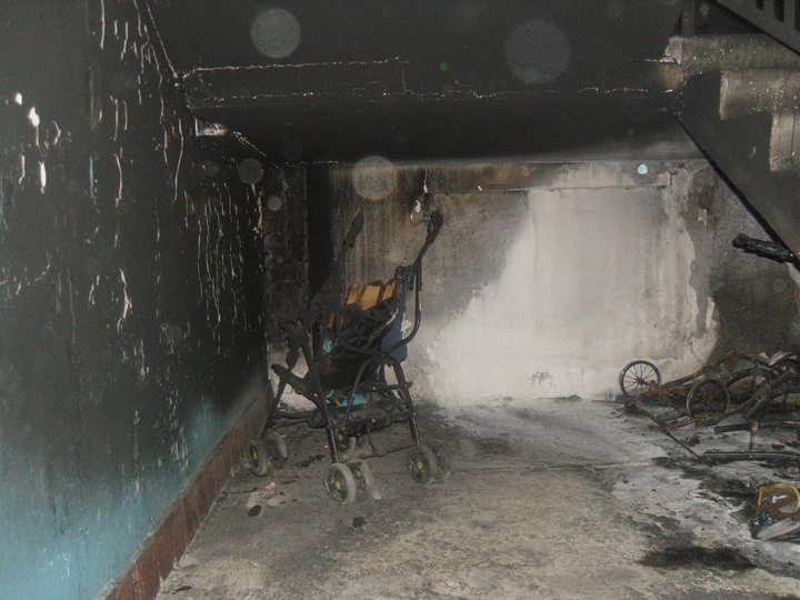 В Башкирии в подъезде сгорела детская коляска