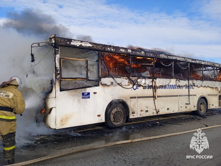 В Башкирии на трассе загорелся пассажирский автобус маршрута Уфа – Дюртюли