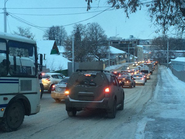 Из-за снегопада в Башкирии возникли пробки на трассах