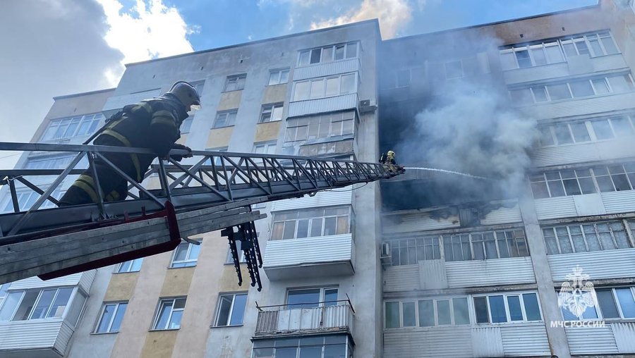 В центре Уфы из горящей многоэтажки эвакуировали 12 человек