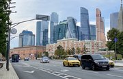 В Башкирии экскаватор эвакуировал автомобиль