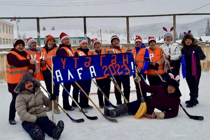 Кто-то держал клюшку впервые – Как в Башкирии прошли женские соревнования по хоккею в валенках