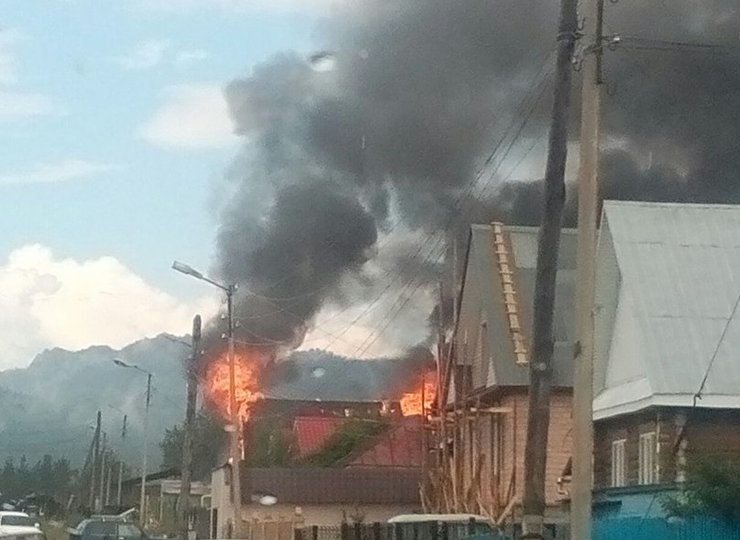В Белорецке сгорел жилой деревянный дом