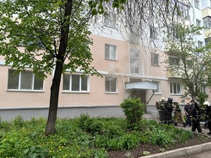 В Уфе тушат пожар в квартире жилого дома: Офисы и магазины охватил дым