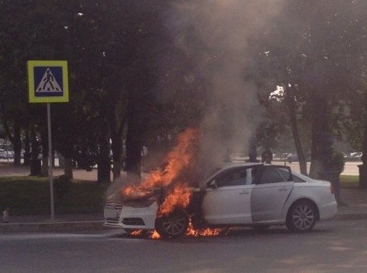 На проспекте Октября в Уфе сгорела Audi