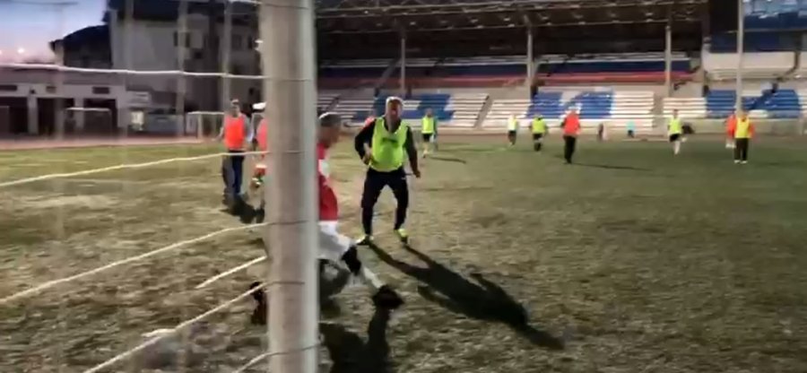 Радий Хабиров сыграл в футбол на стадионе Уфы