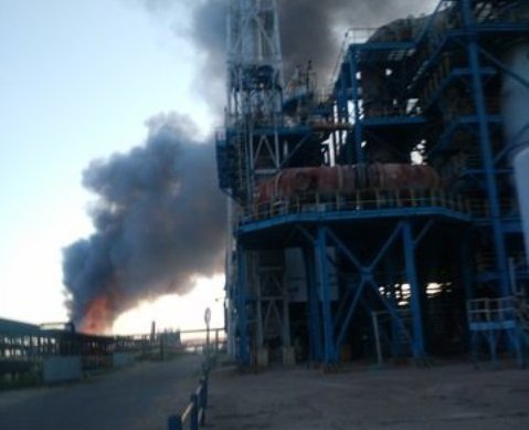 При пожаре на нефтяном заводе в Уфе погибли люди