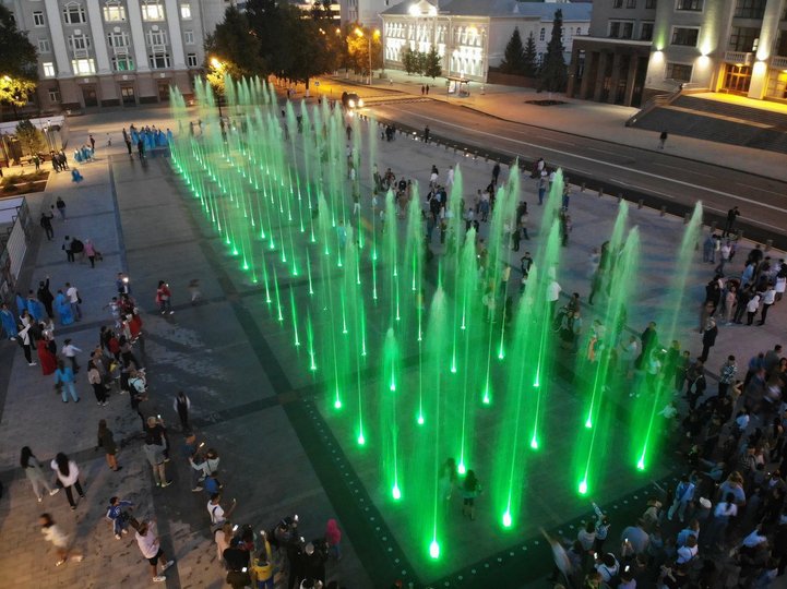 В Уфе открыли светомузыкальный фонтан на Советской площади