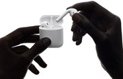 Компания Apple увеличила производство беспроводных наушников AiPods