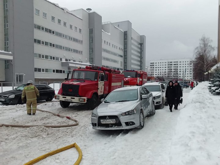 В уфимском онкологическом диспансере из-за пожара эвакуировали 300 человек