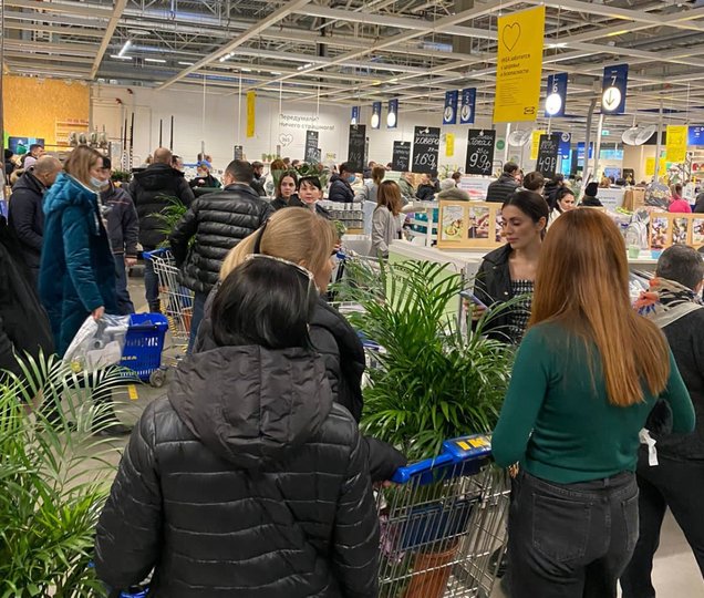 Из-за грядущего закрытия в уфимском магазине IKEA образовались огромные очереди
