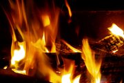 В Уфе ночью в пожаре в трехкомнатной квартире погибла женщина