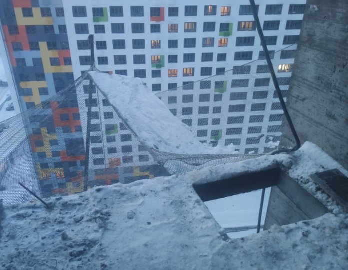В Уфе рабочий упал с 19 этажа строящегося дома