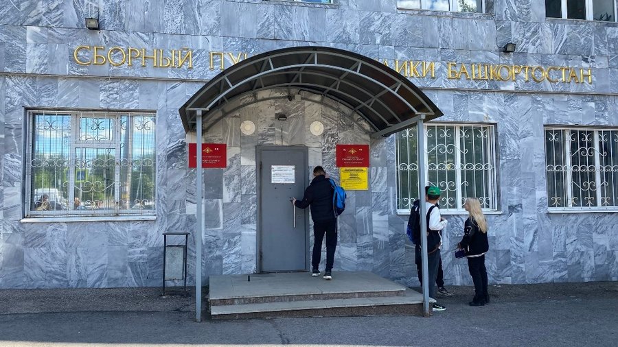 «Предлагали контракт»: Жители Башкирии рассказали, чем закончились их походы в военкоматы