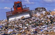 Коммунальщики ликвидируют очередную стихийную свалку мусора на уфимской улице
