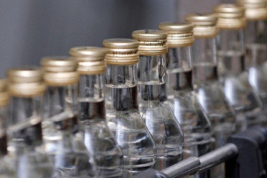 В Сибае уничтожат 600 литров водки с токсическими примесями