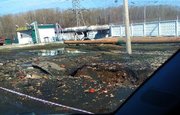 В Уфе на месте утечки воды обвалился асфальт