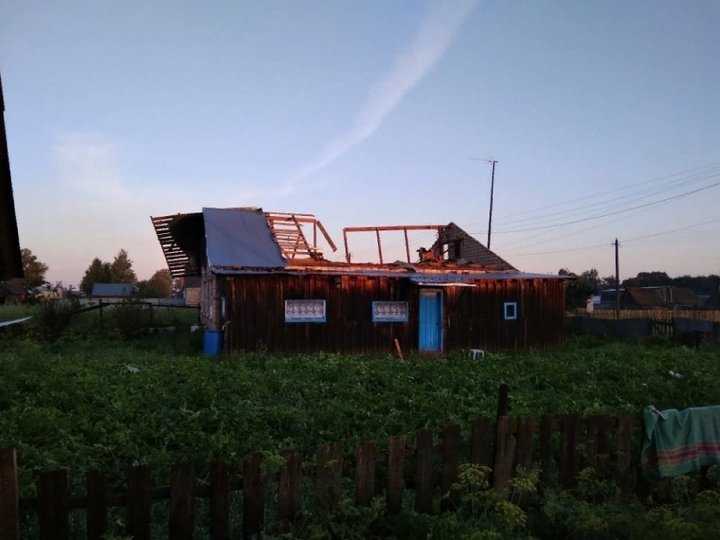 В Башкирии во время урагана на детей обрушился потолок