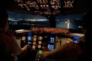 Командир Boeing показал огни Уфы во время посадки самолета