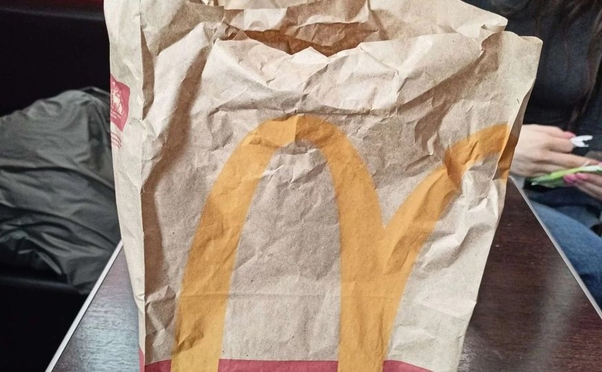 В Уфе продают пакет из «Макдоналдса» за 90 тысяч рублей