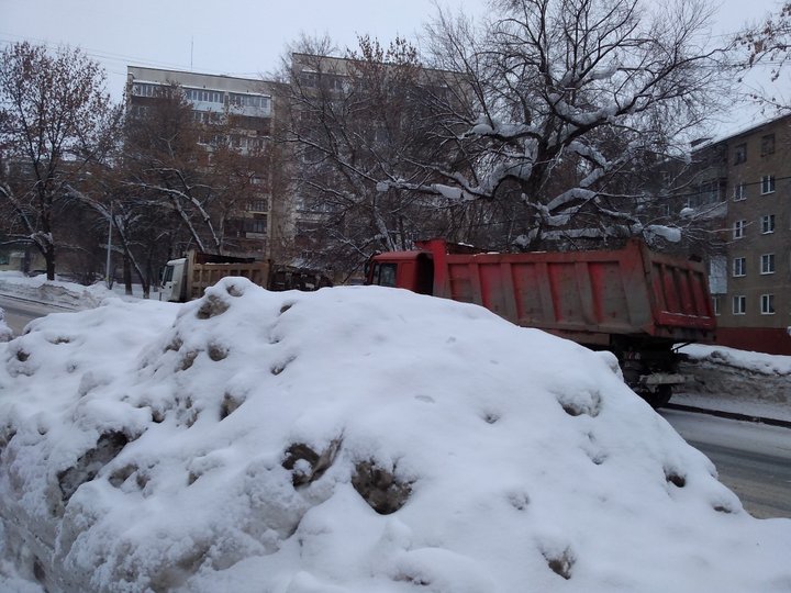 Уфимцев удивил очень странный способ уборки снега