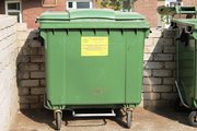 Представители САХ рассказали, кто отвечает за состояние мусорных контейнеров в уфимских дворах