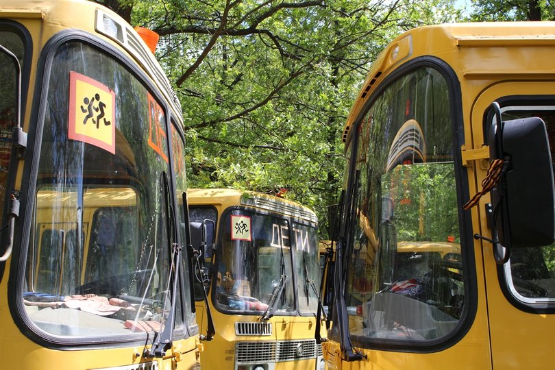 Каждый год в России будут выделять по 10 млрд рублей на новые школьные автобусы