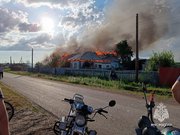 В Башкирии из-за удара молнии сгорел пятиквартирный жилой дом