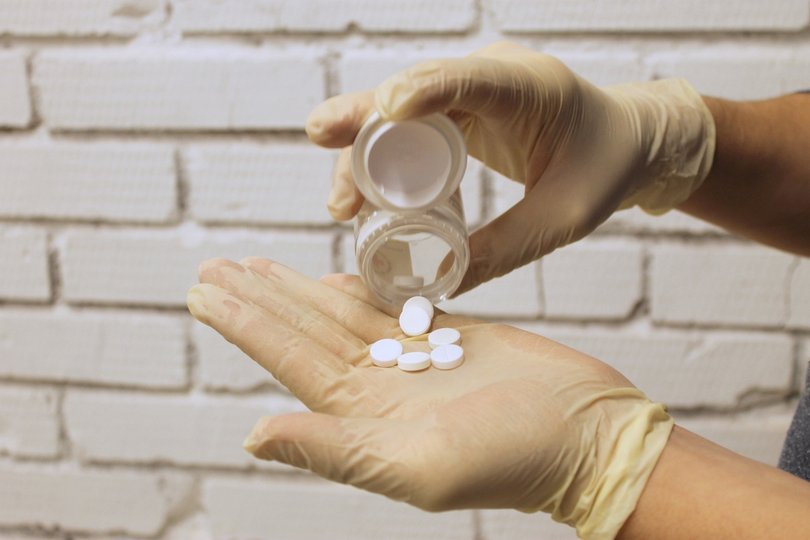 FDA одобрило таблетки Pfizer в качестве первого средства для лечения COVID-19 в домашних условиях