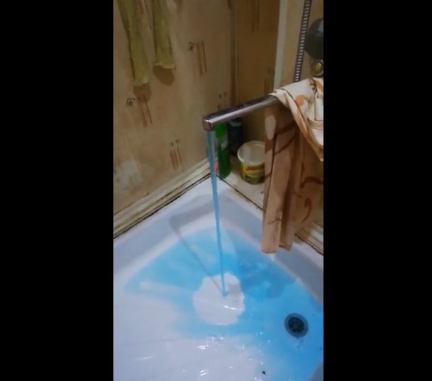 Названа предварительная причина голубого цвета воды в одной из квартир Стерлитамака