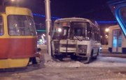 На проспекте Октября в Уфе пассажирский автобус врезался в столб