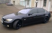 В Уфе с охраняемой парковки угнали черный BMW