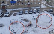Детскую площадку рассекли трещины: В одном из городов Башкирии треснула земля 