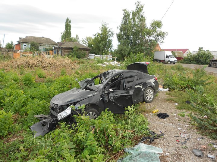 В Стерлитамаке при наезде на столб погибли водитель и три пассажира Chevrolet Cruz